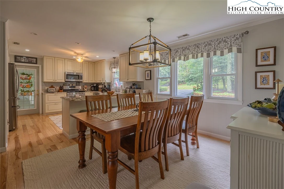 Image number 15 for the current listing