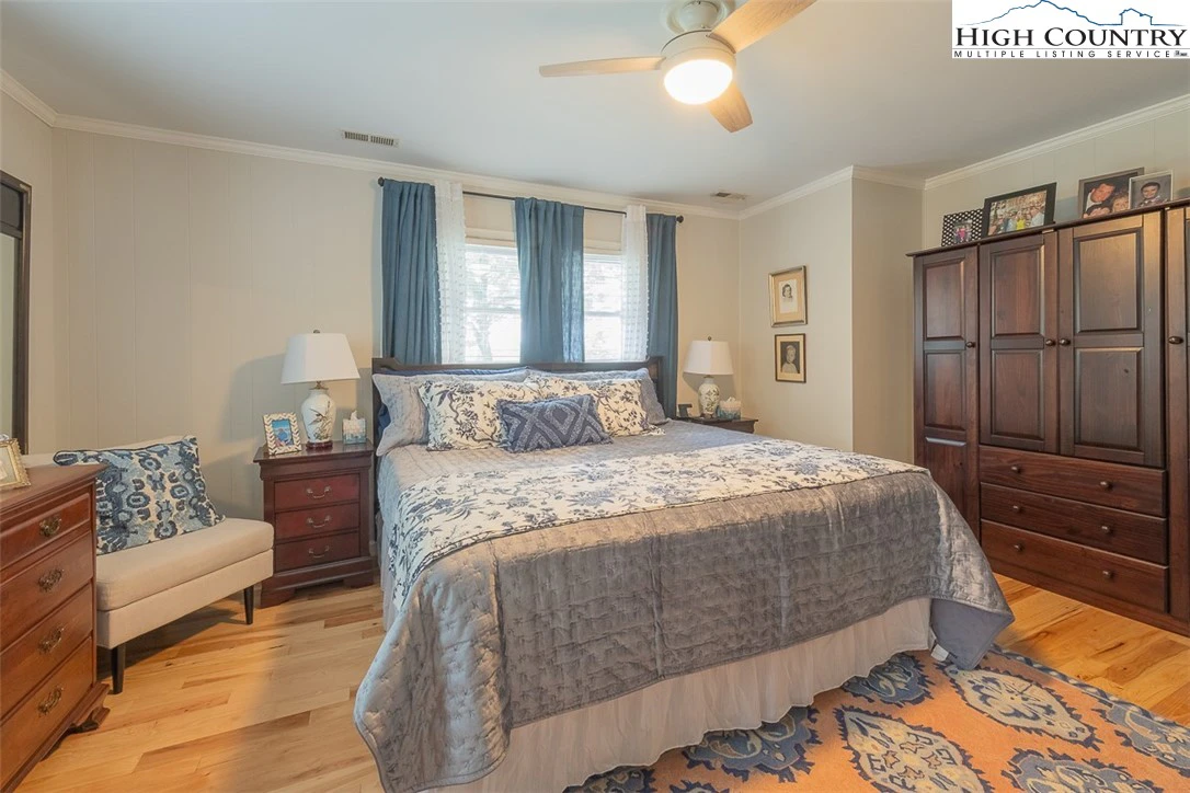 Image number 7 for the current listing