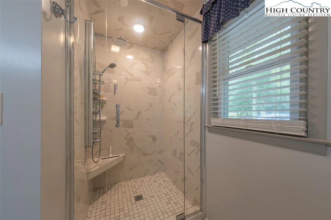 Image number 5 for the current listing