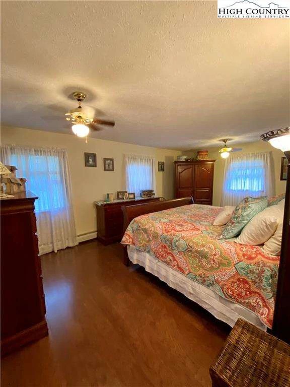 Image number 11 for the current listing