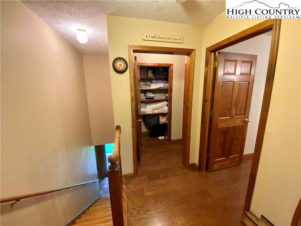 Image number 9 for the current listing