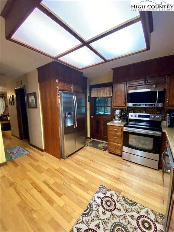 Image number 16 for the current listing