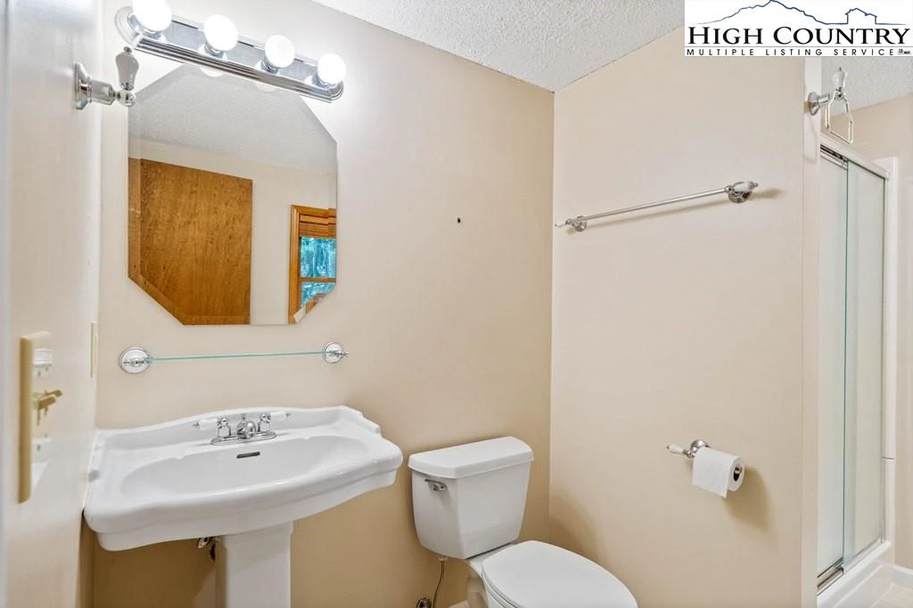 Image number 2 for the current listing