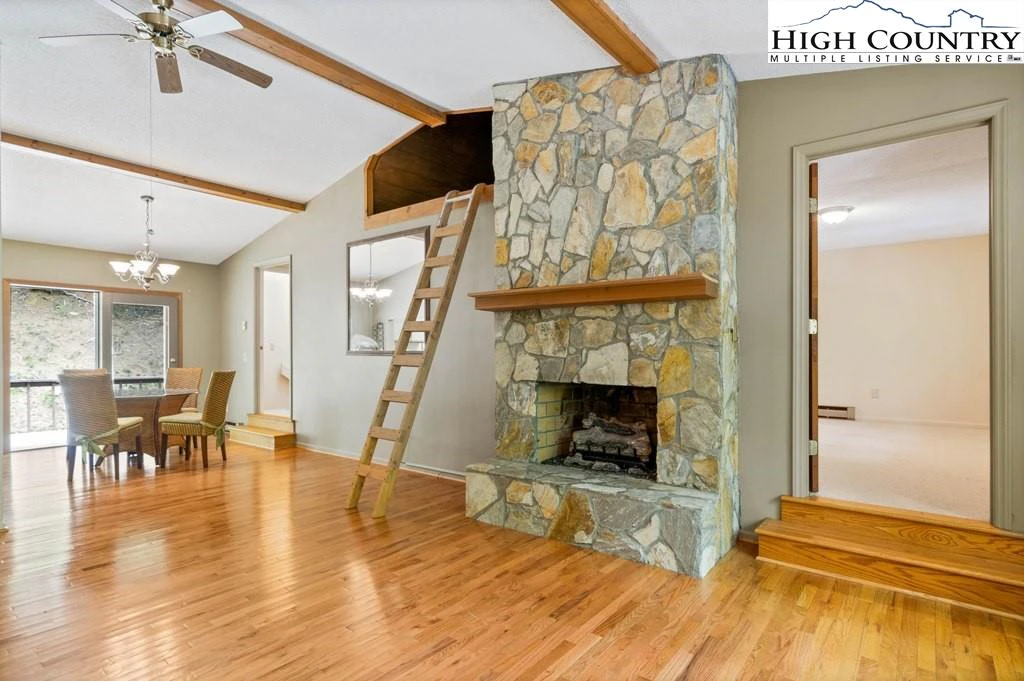 Image number 20 for the current listing