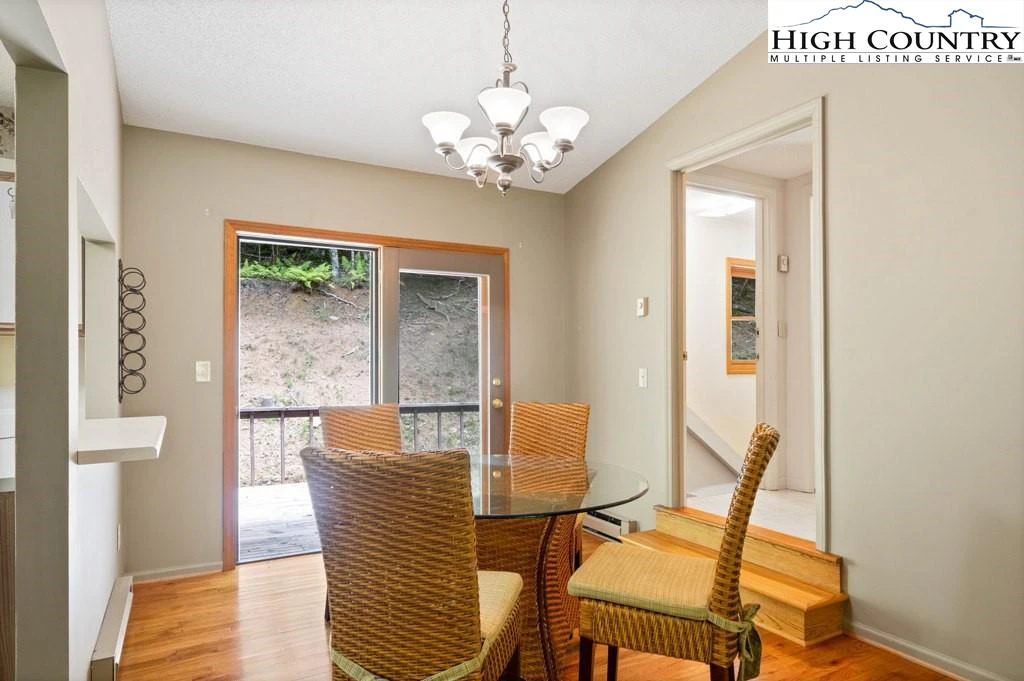 Image number 16 for the current listing