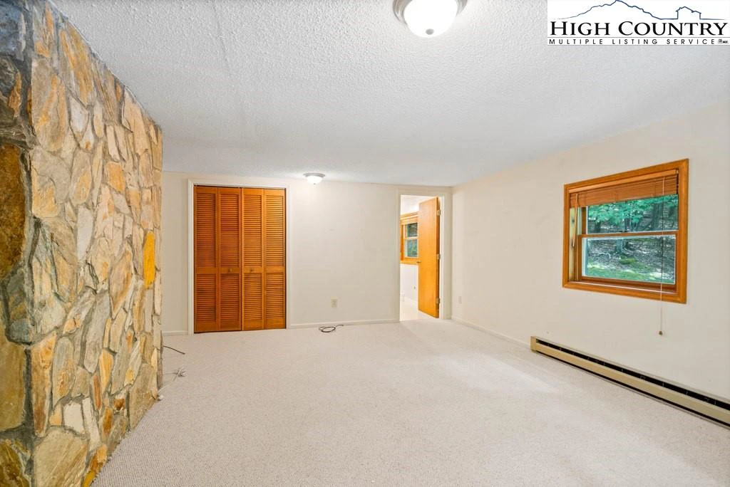 Image number 13 for the current listing