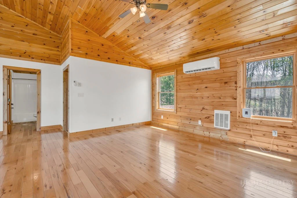 Image number 4 for the current listing