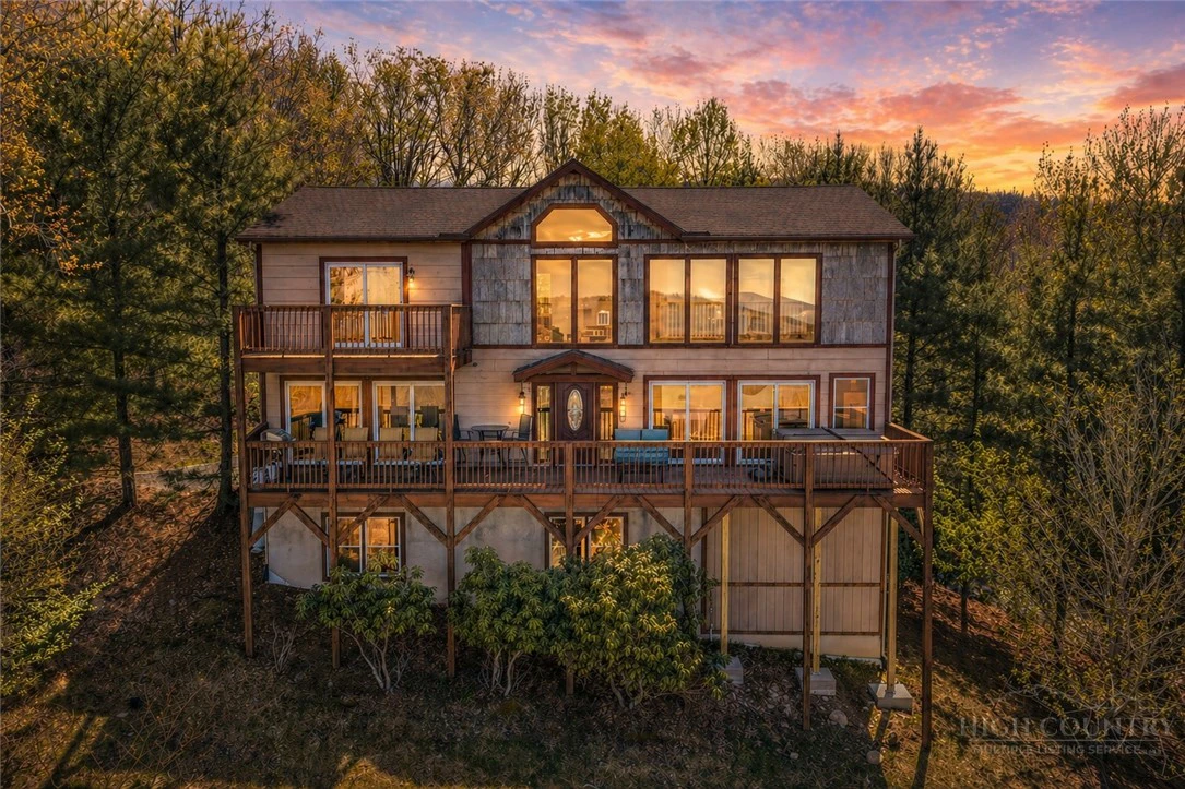 Image number 1 for the current listing