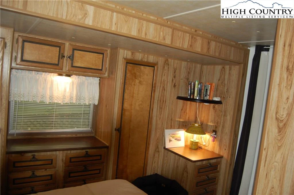 Image number 15 for the current listing