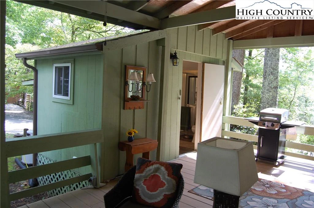 Image number 14 for the current listing