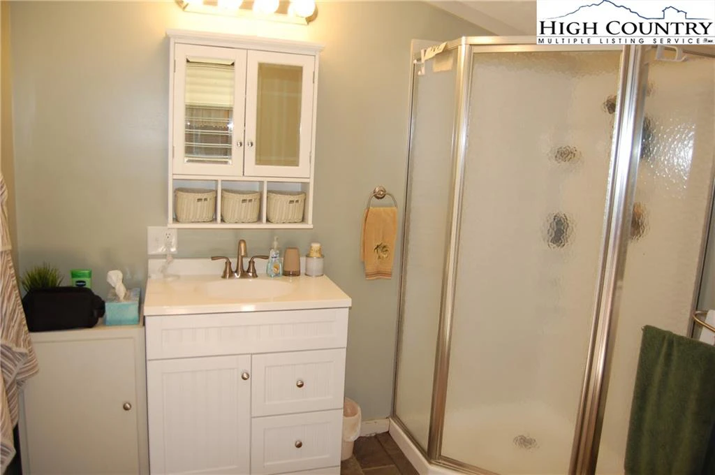 Image number 2 for the current listing