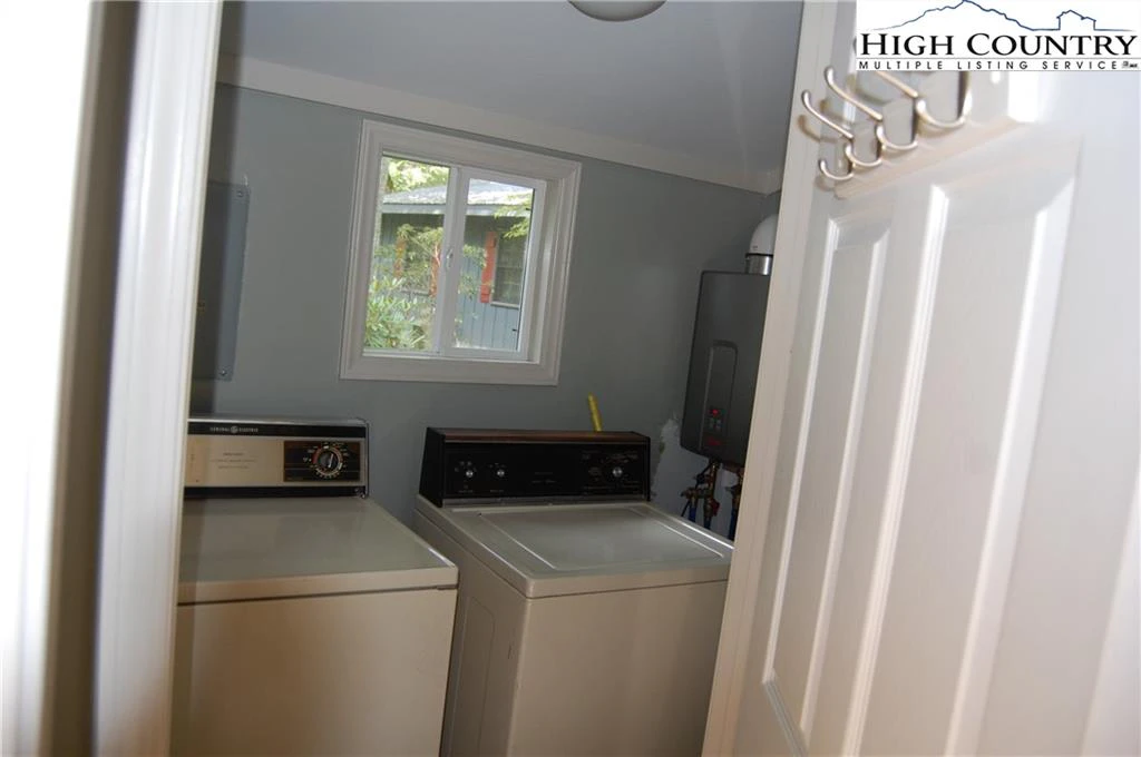 Image number 13 for the current listing