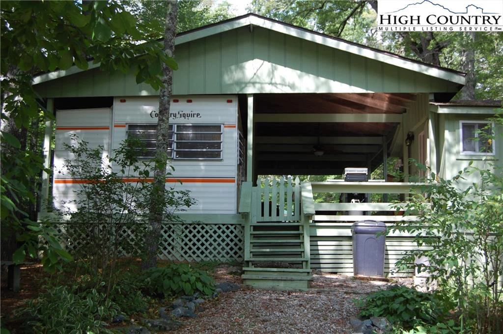Image number 9 for the current listing