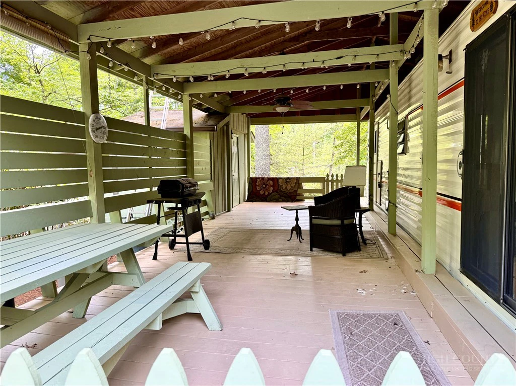 Image number 18 for the current listing