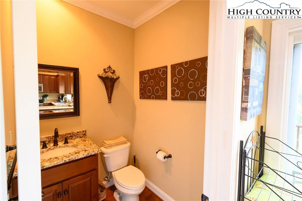 Image number 21 for the current listing