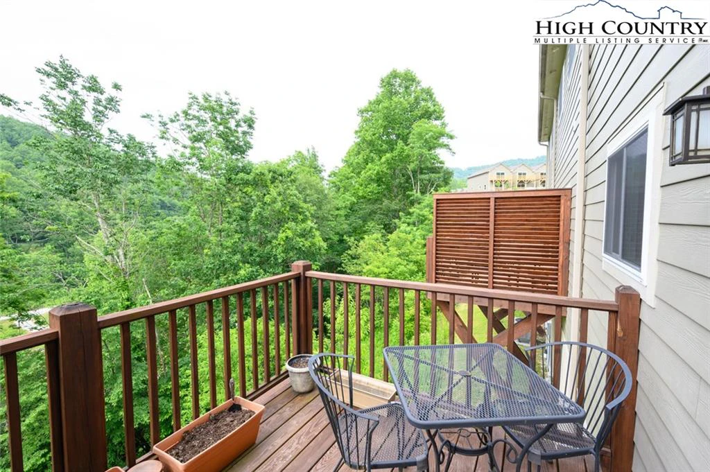 Image number 19 for the current listing