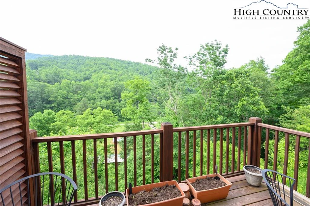 Image number 18 for the current listing
