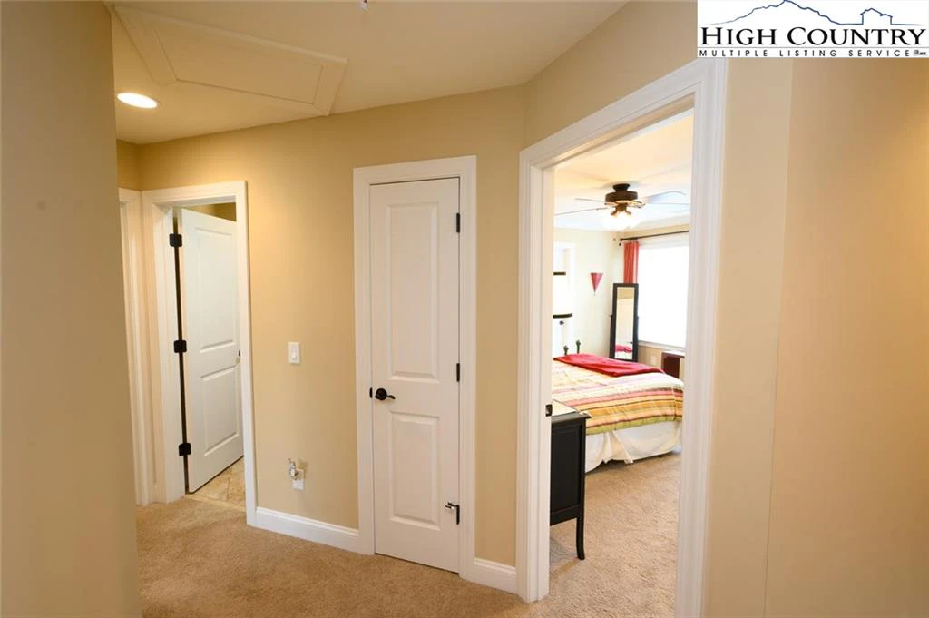 Image number 13 for the current listing