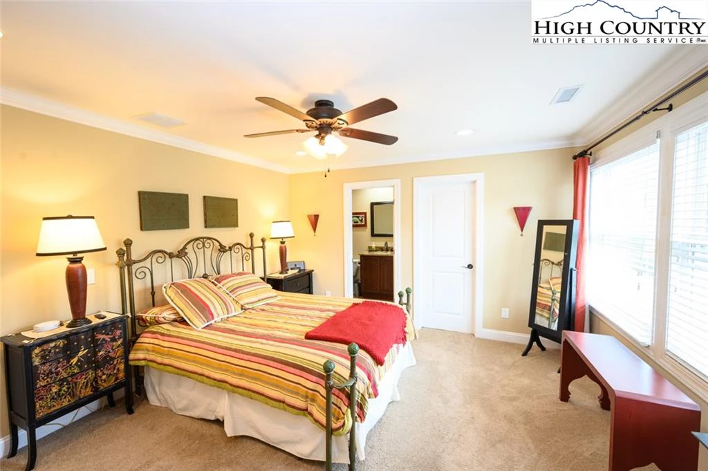 Image number 11 for the current listing