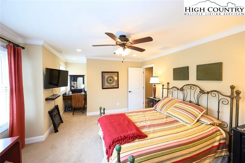 Image number 10 for the current listing