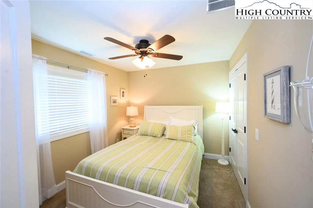 Image number 7 for the current listing