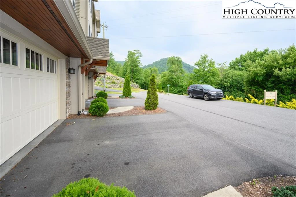 Image number 4 for the current listing