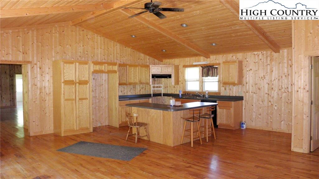 Image number 19 for the current listing
