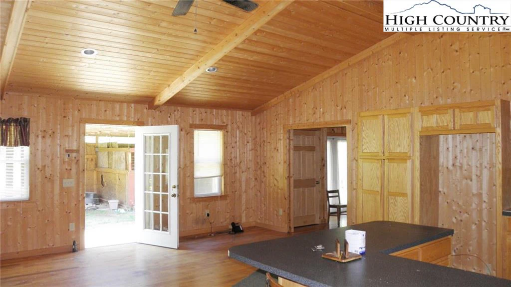 Image number 18 for the current listing