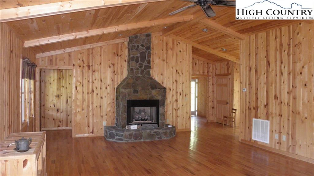 Image number 3 for the current listing