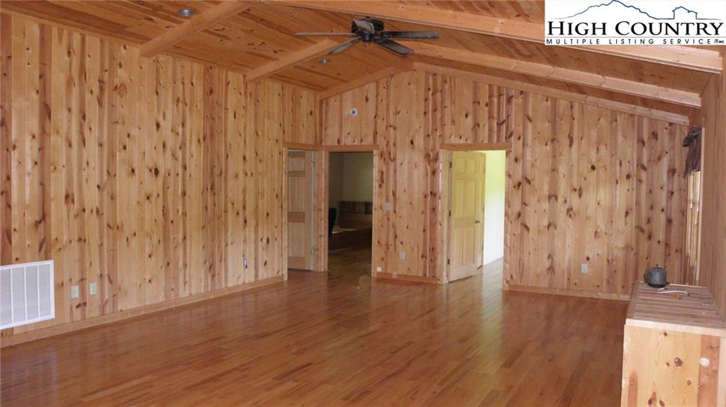 Image number 4 for the current listing