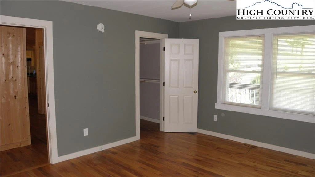 Image number 9 for the current listing