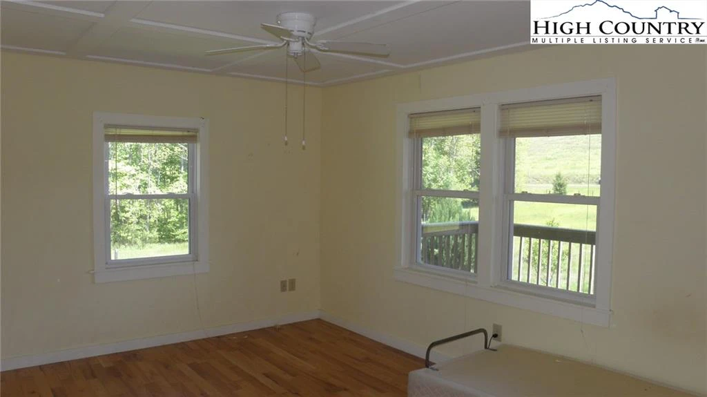 Image number 12 for the current listing