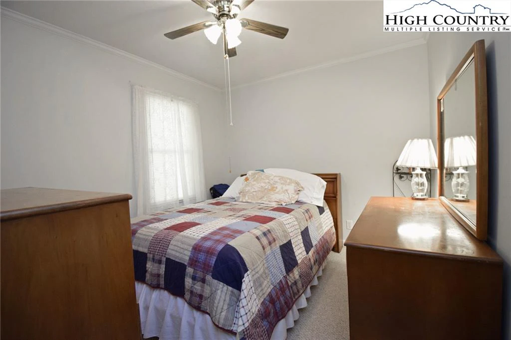 Image number 3 for the current listing