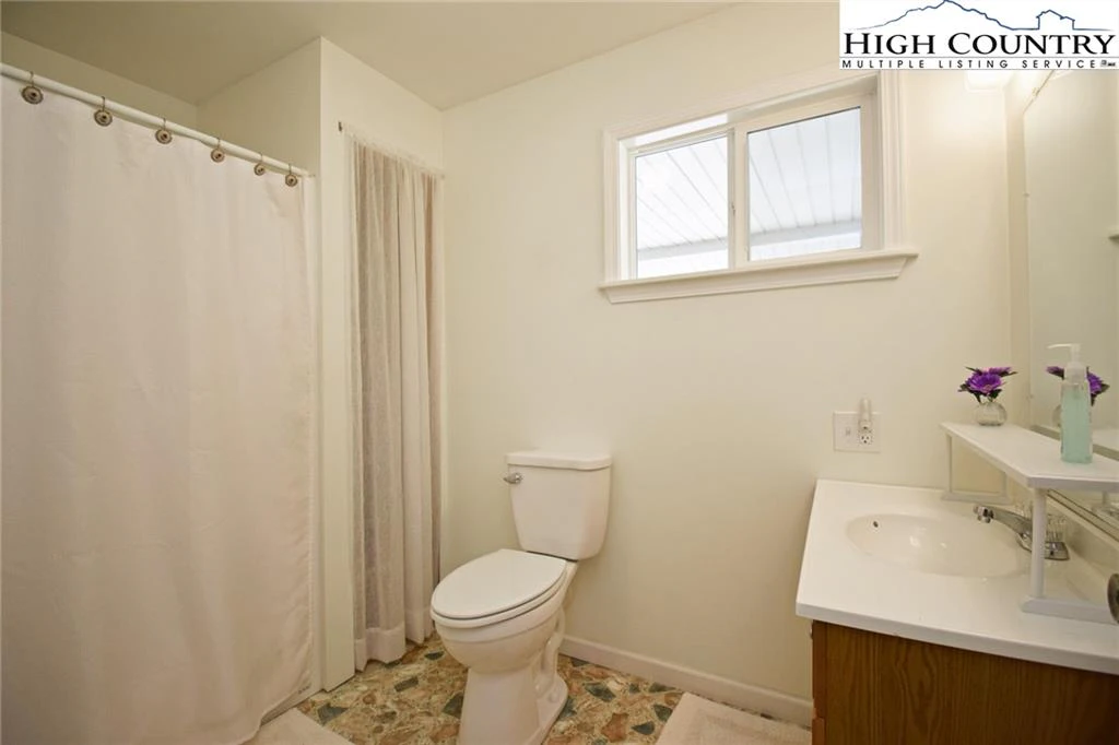 Image number 7 for the current listing