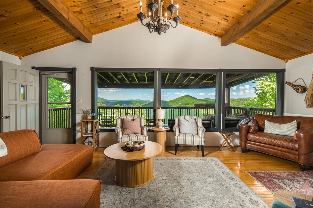 Image number 3 for the current listing