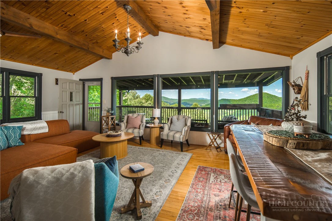Image number 4 for the current listing