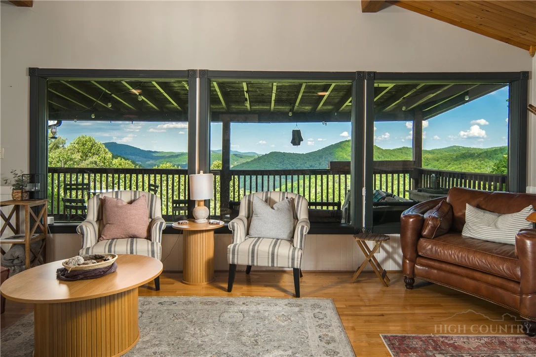 Image number 13 for the current listing