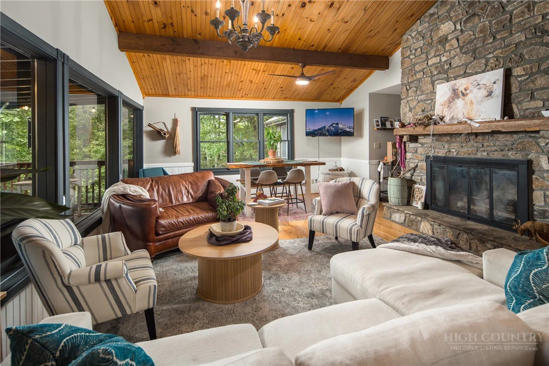 Image number 12 for the current listing