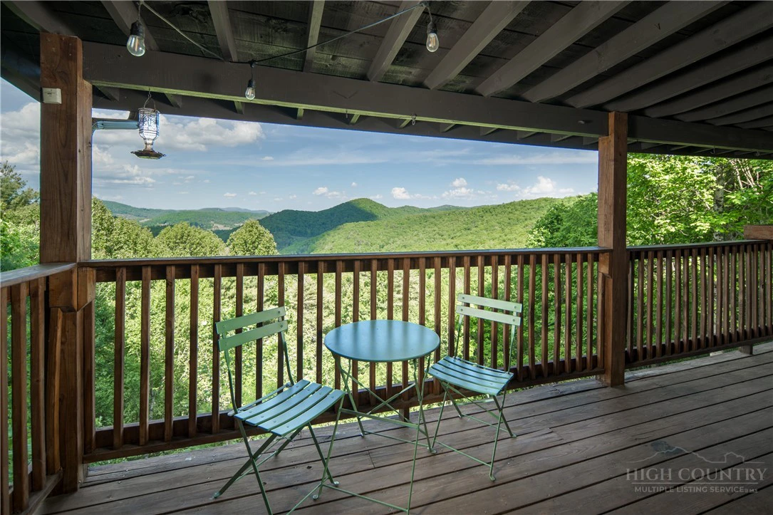 Image number 17 for the current listing