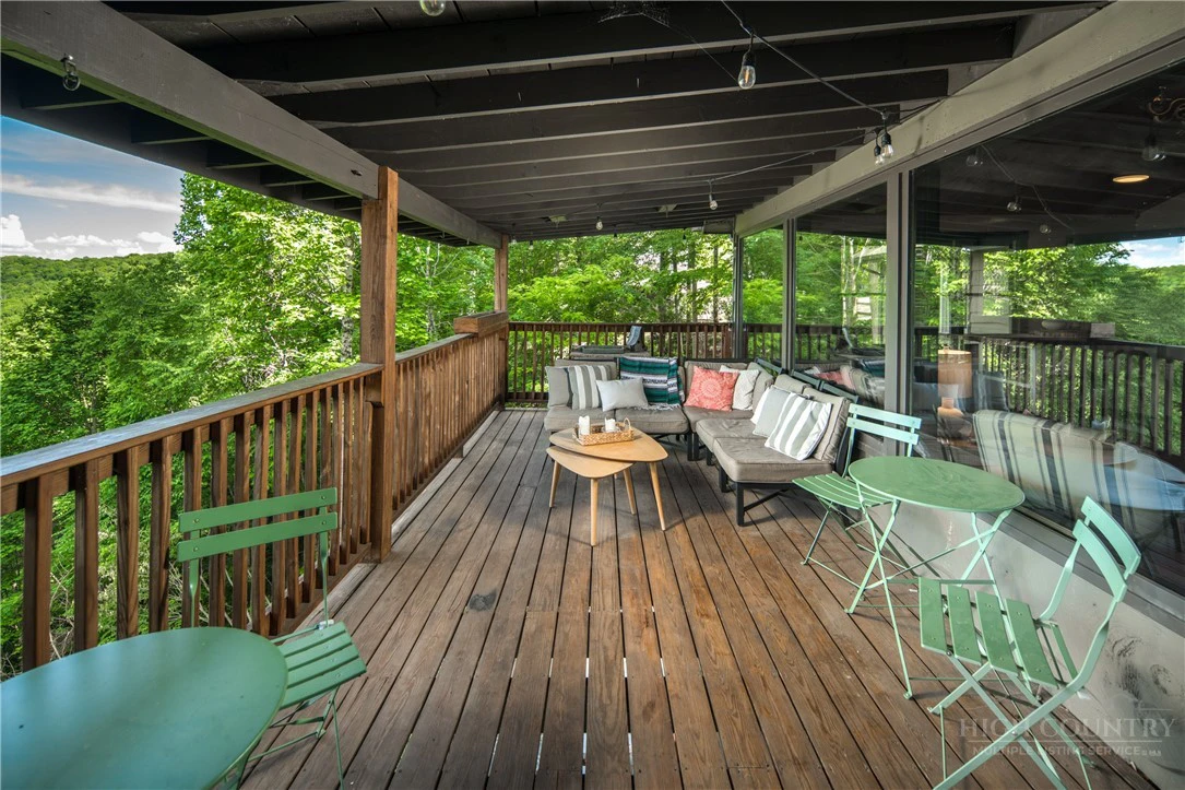 Image number 19 for the current listing