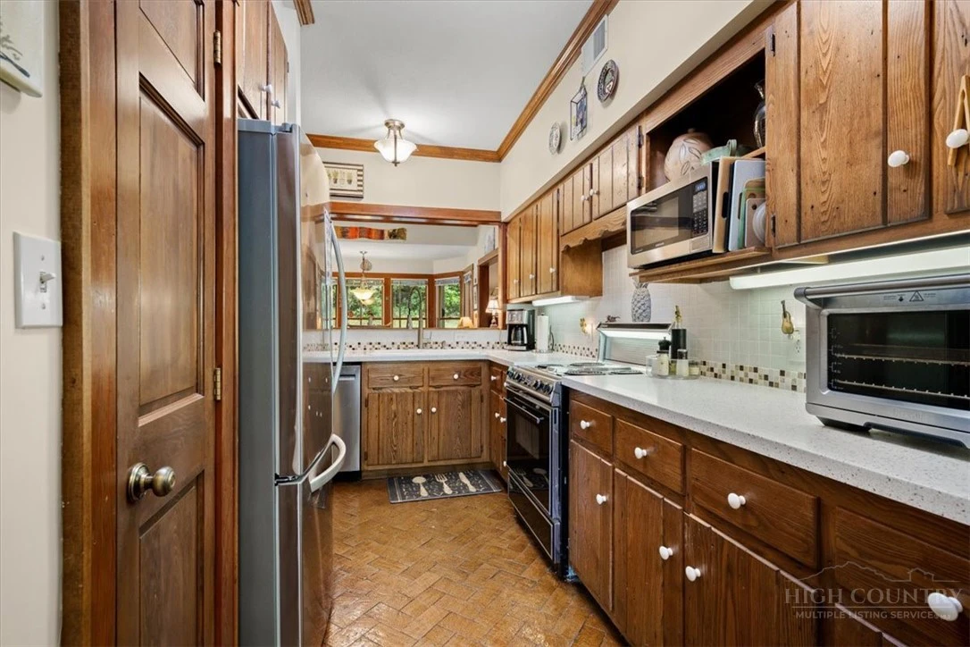 Image number 12 for the current listing