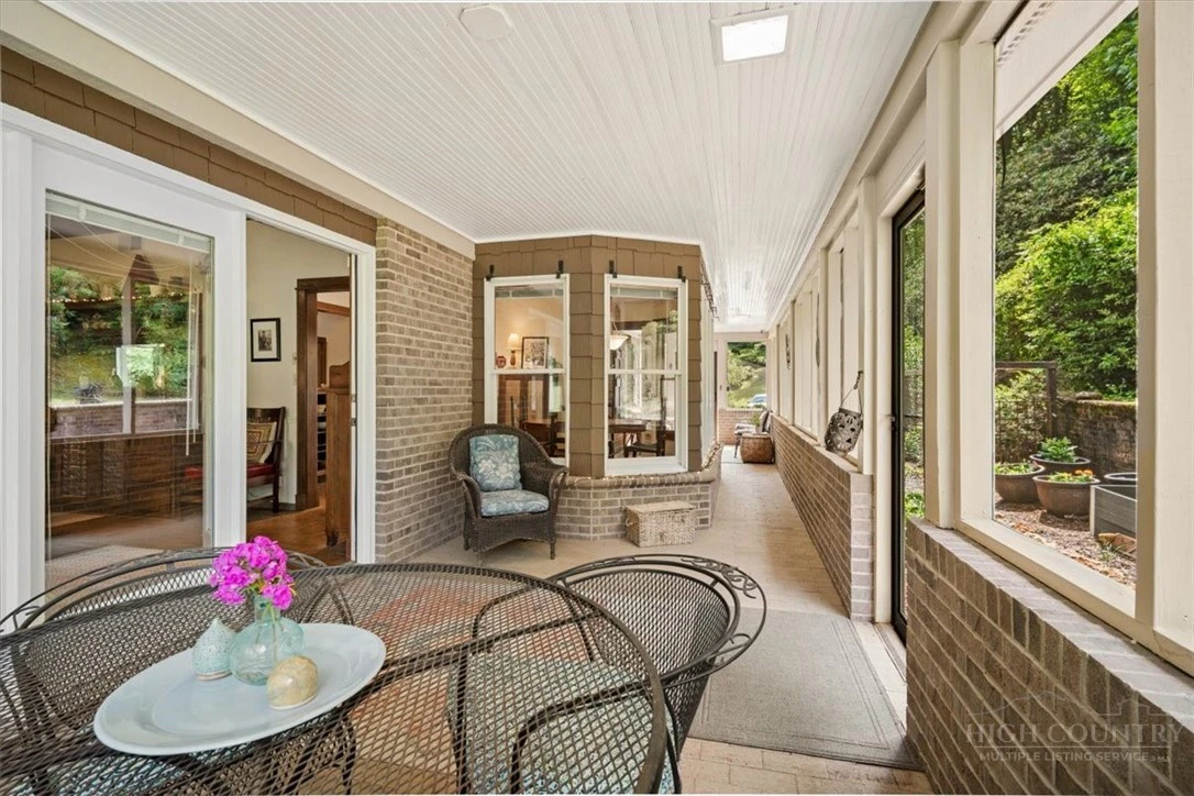 Image number 14 for the current listing