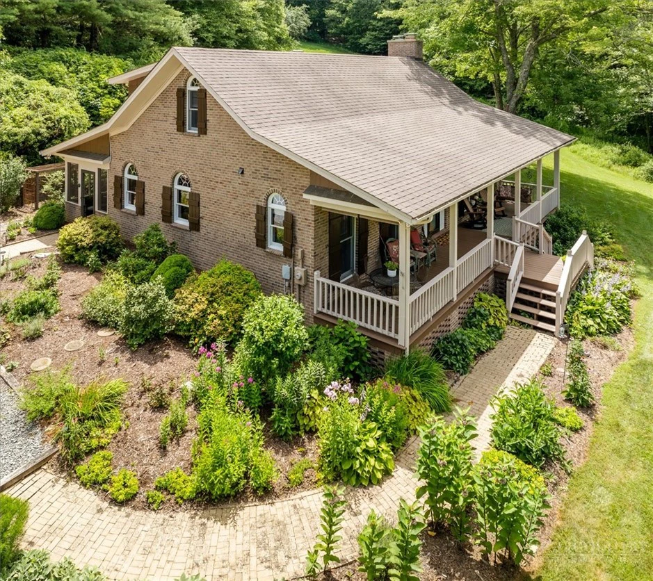 Image number 1 for the current listing