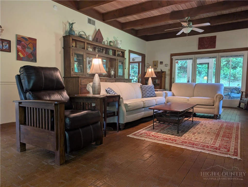 Image number 19 for the current listing