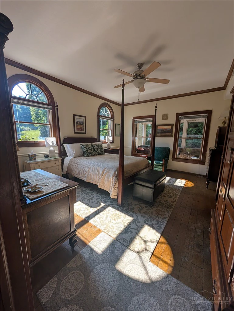 Image number 16 for the current listing
