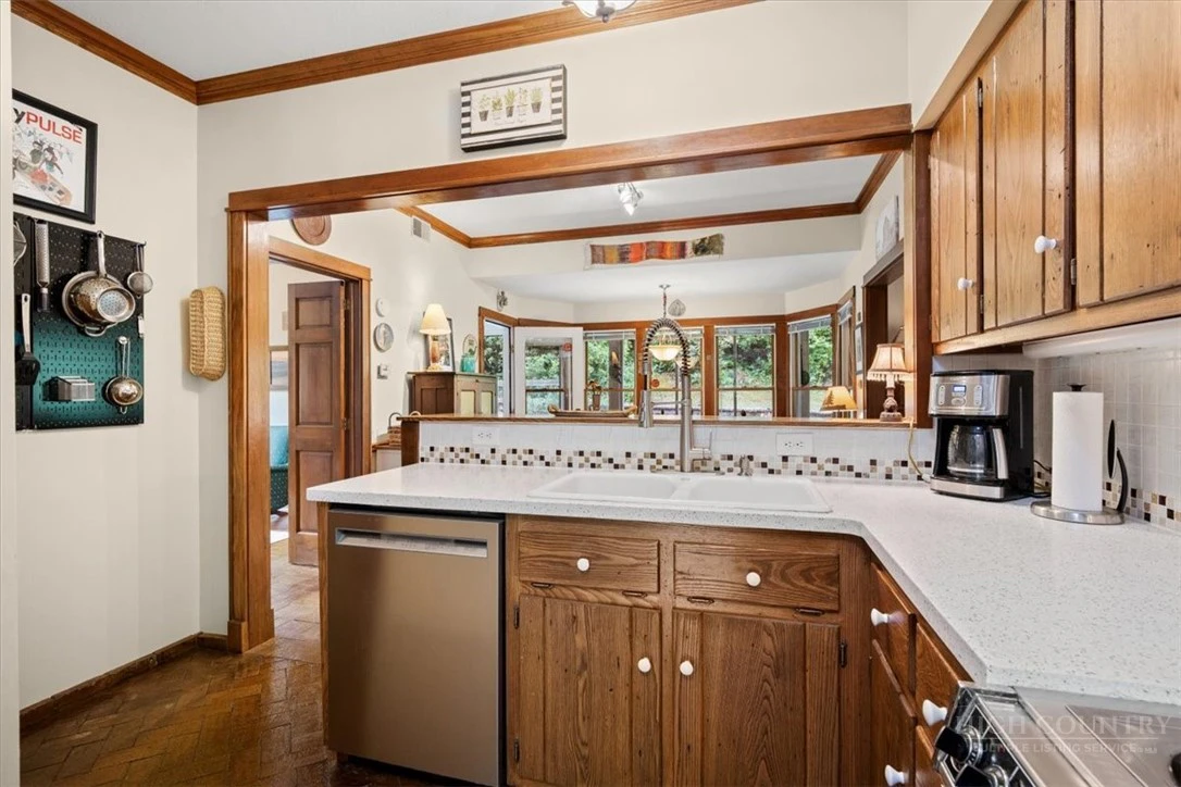 Image number 13 for the current listing