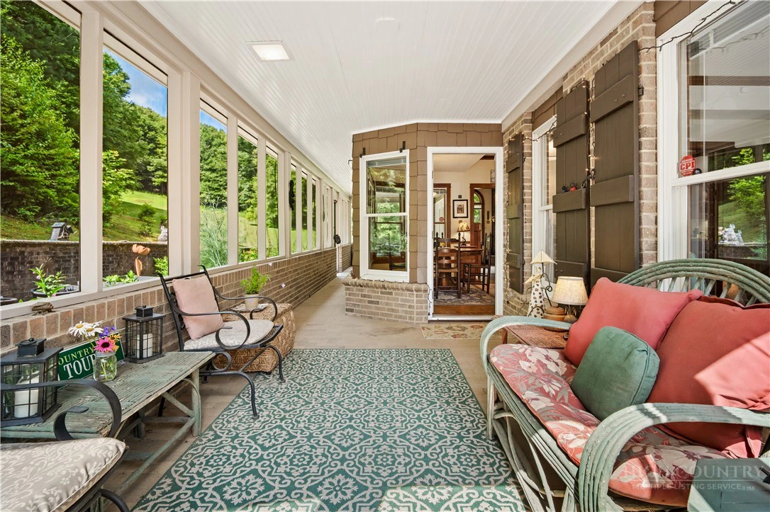 Image number 15 for the current listing