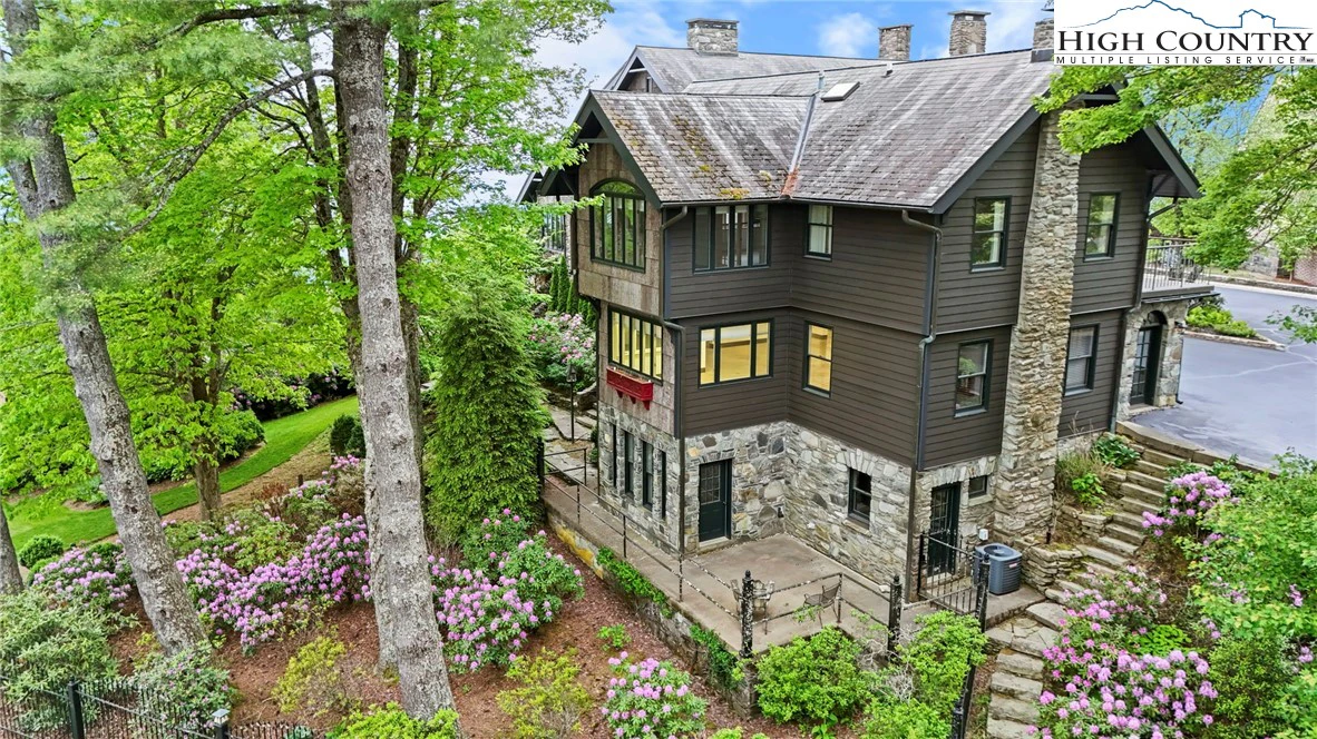 Image number 19 for the current listing