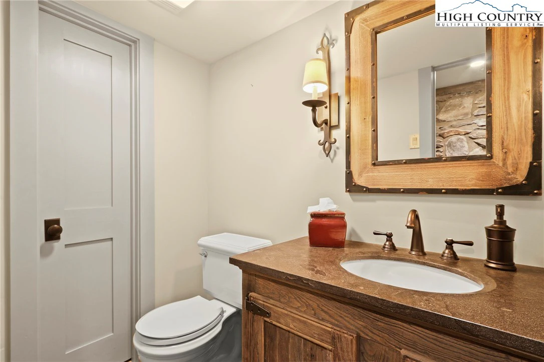 Image number 11 for the current listing