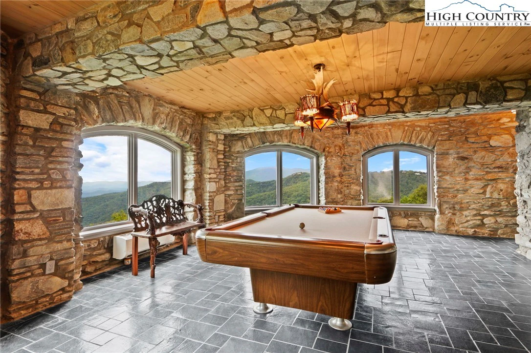 Image number 8 for the current listing